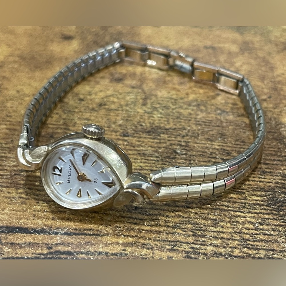 Vintage Women’s Gold Bulova Wristwatch